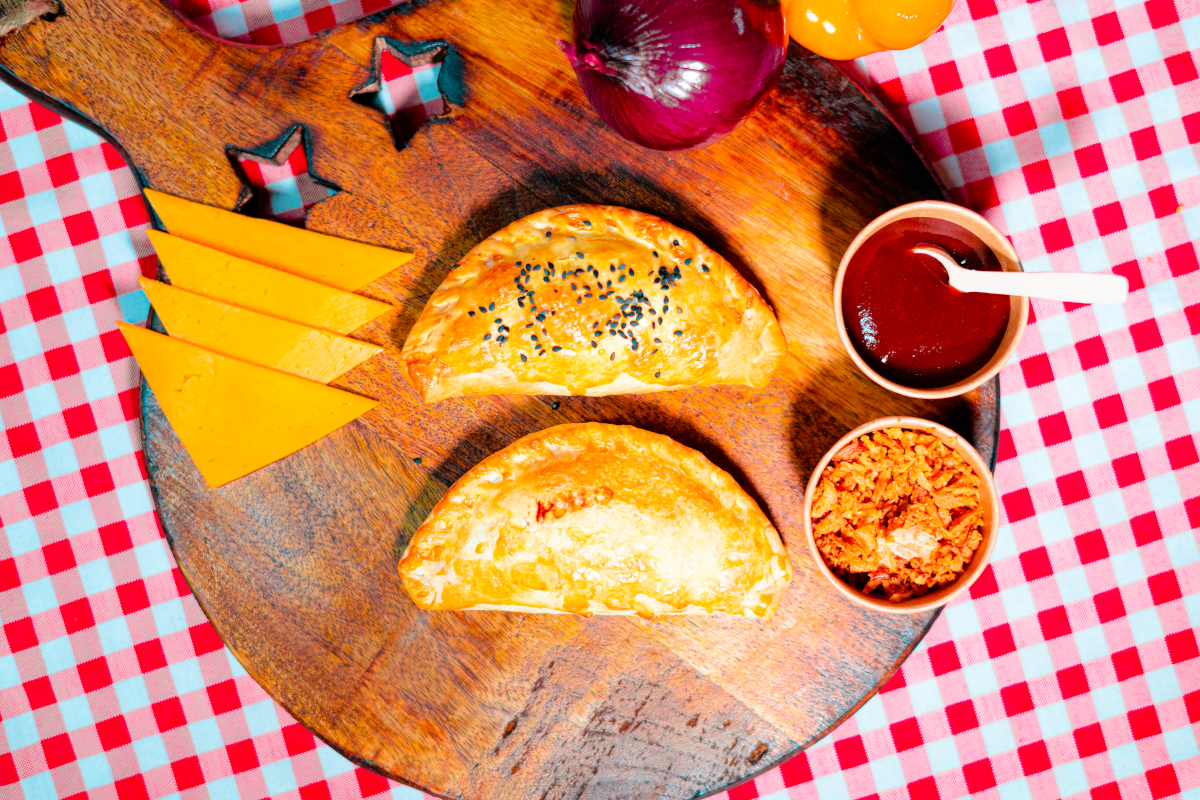 Pide tu catering de las mejores empanadas argentinas en Granada. La Buenos Aires, las empanadas de mayor calidad con un sabor inigualable